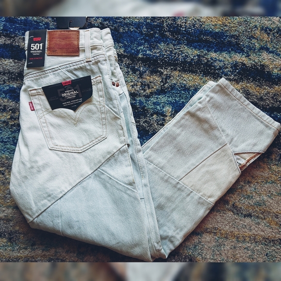 Levi's 501 Cut Out Cropped Jeans Bleach Wash NWT - Picture 4 of 8